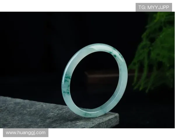 翡翠板直播：鉴赏珍品，品味东方雅韵